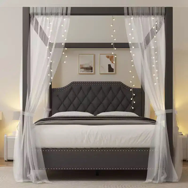 Struttura letto a baldacchino in velluto beige/grigio con testiera borchiata, a 4 colonne, piazza e mezza/matrimoniale