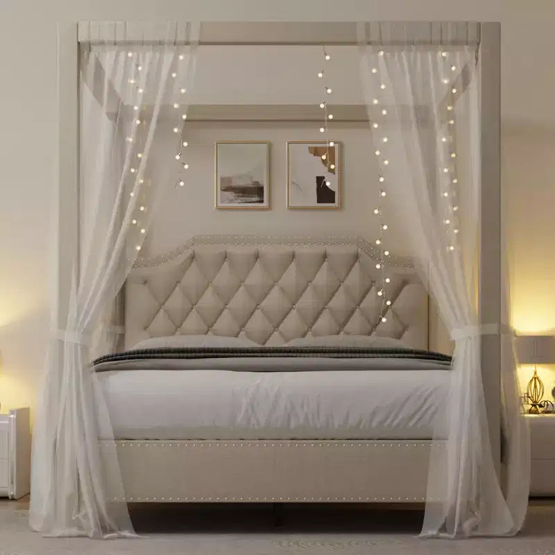 Struttura letto a baldacchino in velluto beige/grigio con testiera borchiata, a 4 colonne, piazza e mezza/matrimoniale