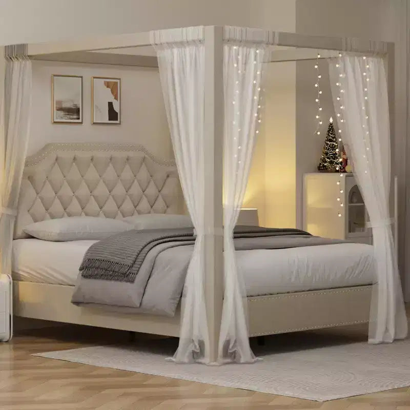 Struttura letto a baldacchino in velluto beige/grigio con testiera borchiata, a 4 colonne, piazza e mezza/matrimoniale