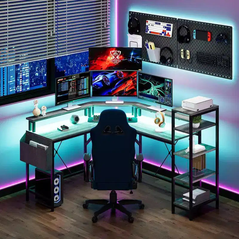 Scrivania gaming a L, nera, 1 persona, con LED e presa di corrente