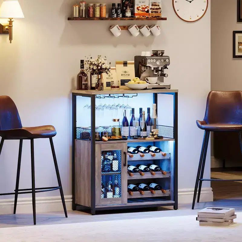 Credenza mobile bar a 3 livelli con portabottiglie e spazio contenitore, mobile buffet con portabicchieri e anta a rete, per cucina, soggiorno e bar