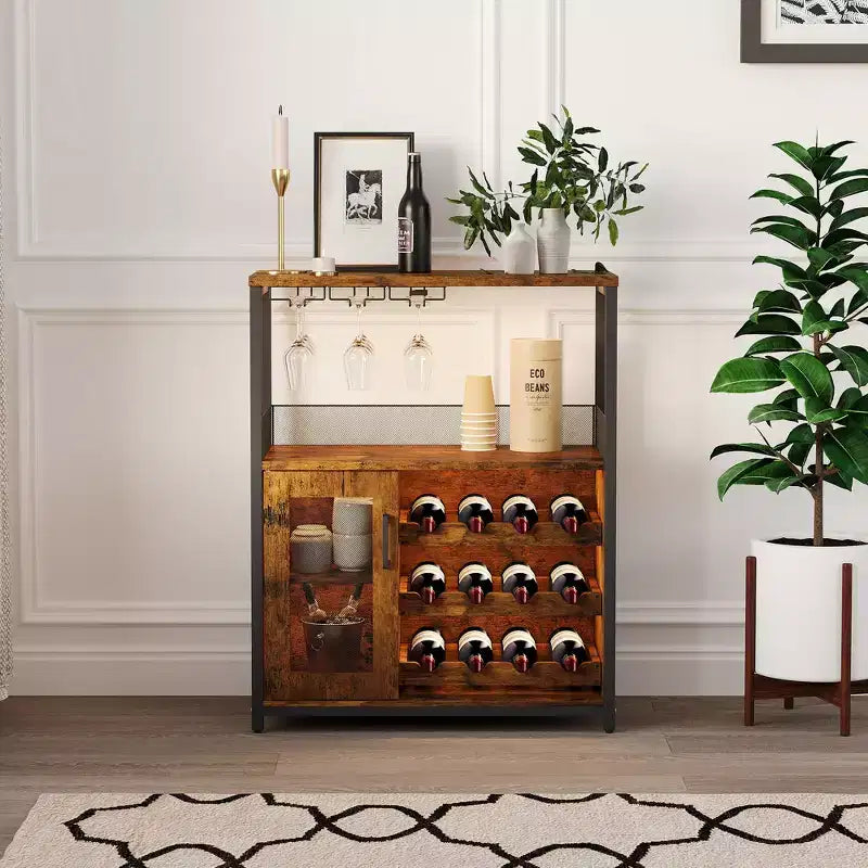 Credenza mobile bar a 3 livelli con portabottiglie e spazio contenitore, mobile buffet con portabicchieri e anta a rete, per cucina, soggiorno e bar