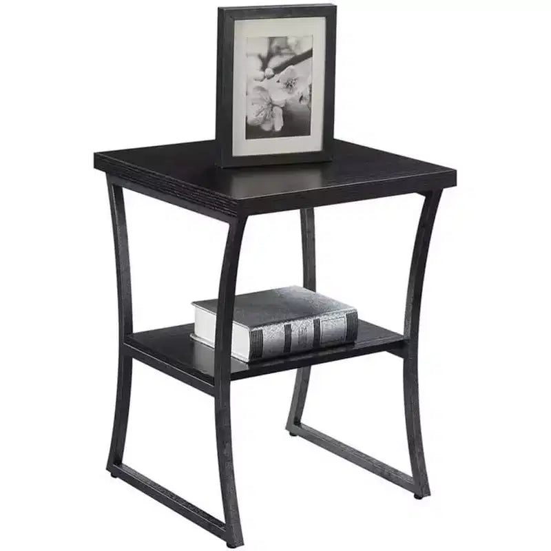 Tavolino a tre ripiani HomeStock Belmont con mensole aperte, struttura a croce e finitura elegante per esposizione o uso quotidiano