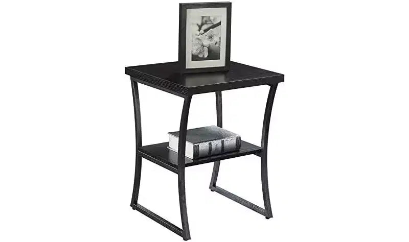 Tavolino a tre ripiani HomeStock Belmont con mensole aperte, struttura a croce e finitura elegante per esposizione o uso quotidiano