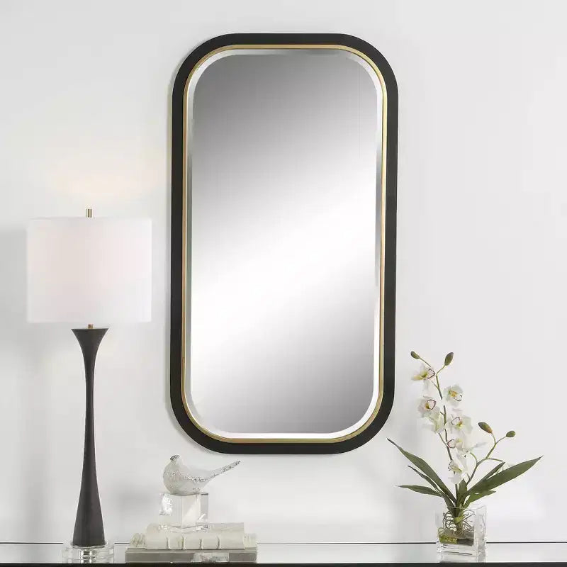 Specchio da parete rettangolare Uttermost Nevaeh oro nero 23 1/4 x 43 1/4